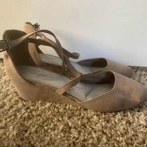 Very comfortably padded, low heel.